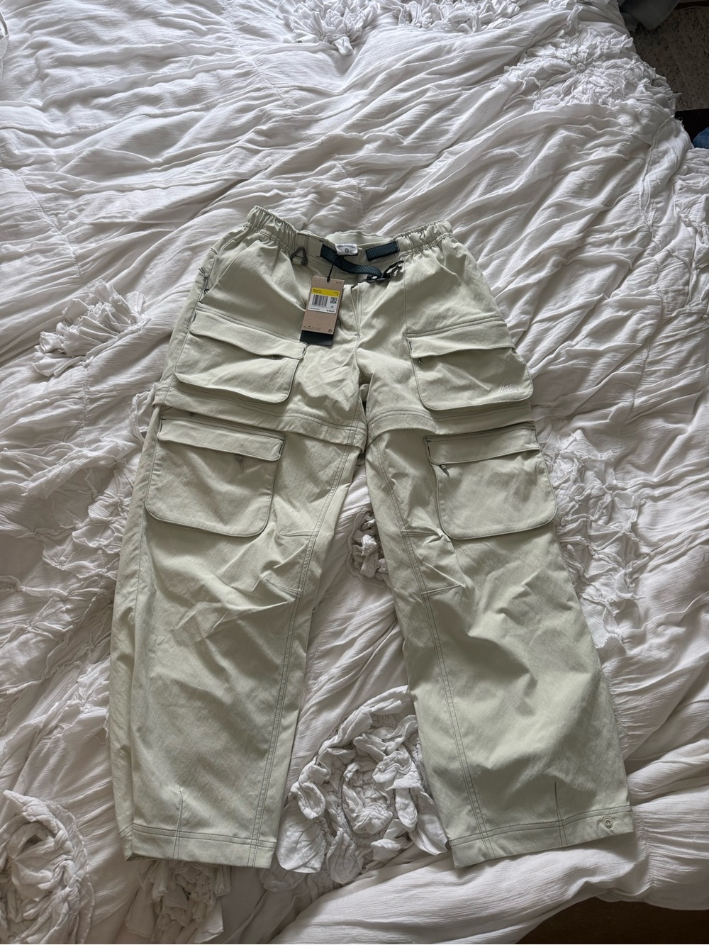 Nike ACG Light Cream Cargo Pants Size Small Women’s